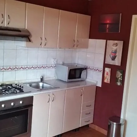 And With Parking Space - 11207 בית הארחה